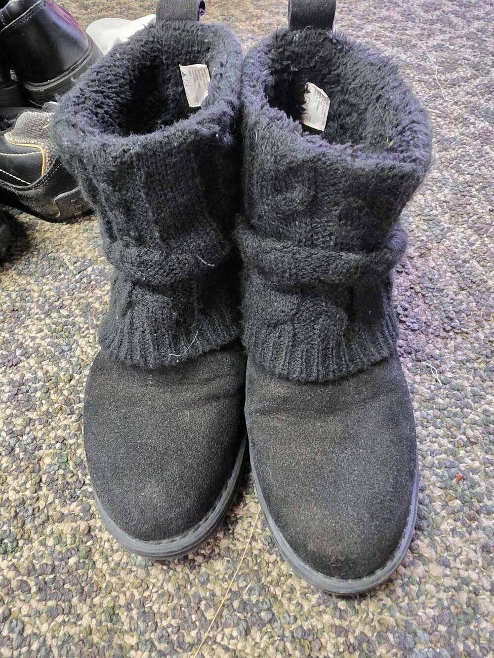 Muk Luks Laurel Bootie Size 8 Black
